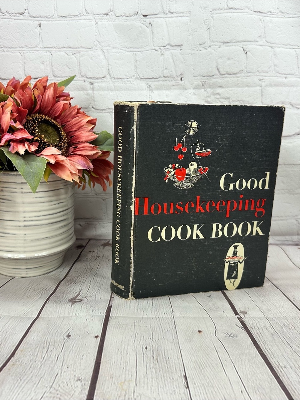 vtg 1957 Good Housekeeping Cook Book Hardcover MCM retro collectible